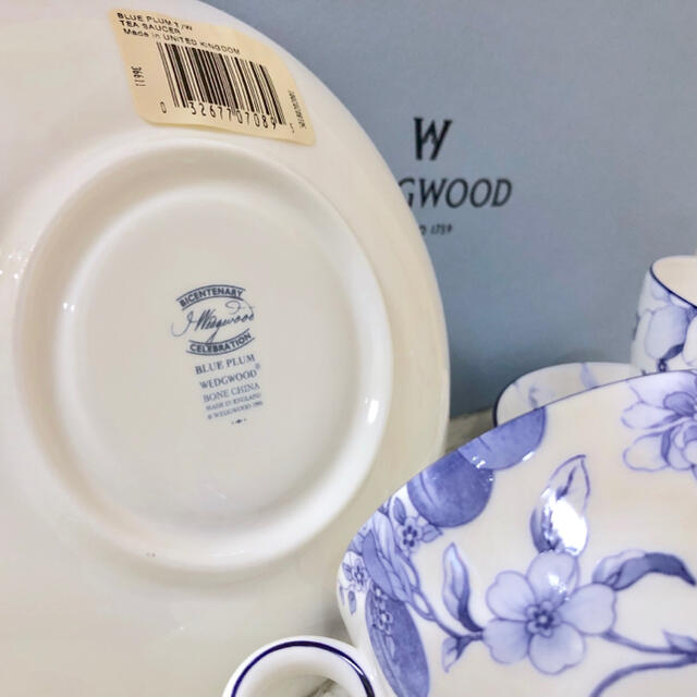 WEDGWOOD(ウェッジウッド)のWEDGWOOD 新品ウェッジウッドブループラムペアカップ&ソーサー限定品レア インテリア/住まい/日用品のキッチン/食器(グラス/カップ)の商品写真