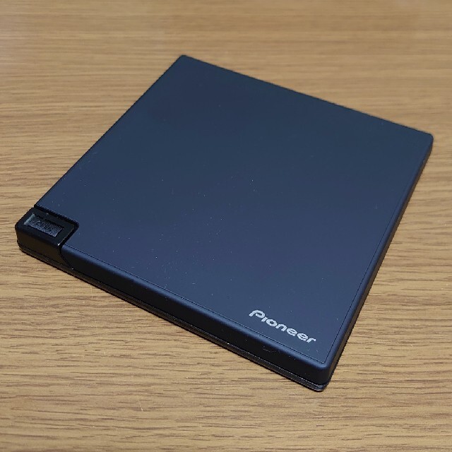 Pioneer(パイオニア)のPIONEER　ブルーレイドライブ　BDR-XD08MB-S スマホ/家電/カメラのPC/タブレット(PC周辺機器)の商品写真