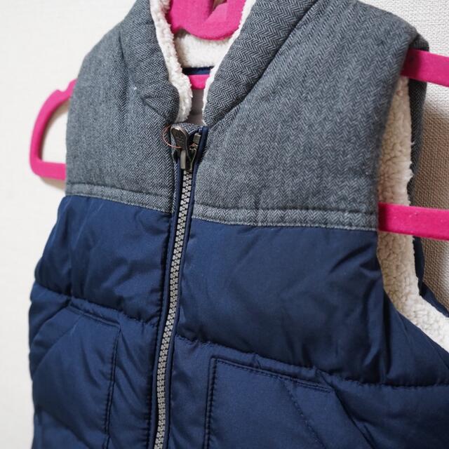 babyGAP(ベビーギャップ)のbaby GAP ダウンベスト90cm(18-24M)ネイビー＆グレー キッズ/ベビー/マタニティのキッズ服男の子用(90cm~)(ジャケット/上着)の商品写真