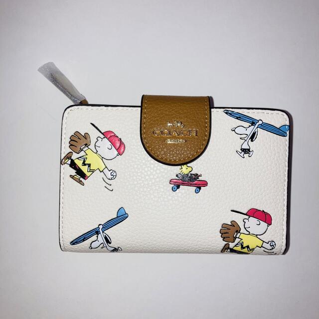 COACH(コーチ)の【新品・未使用】COACH コーチ 二つ折り財布 スヌーピー レディースのファッション小物(財布)の商品写真