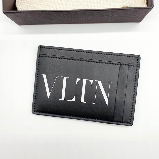 VALENTINO(ヴァレンティノ)の[新品]21年新作　VALENTINO VLTN レザーカードケース 8CC メンズのファッション小物(名刺入れ/定期入れ)の商品写真