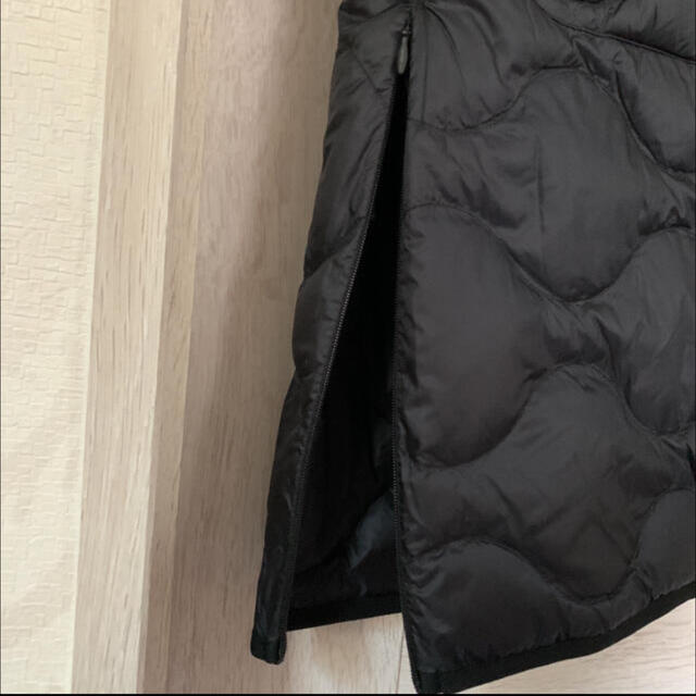 UNIQLO(ユニクロ)のUNIQLOセオリー　ダウンベスト　新品 レディースのジャケット/アウター(ロングコート)の商品写真