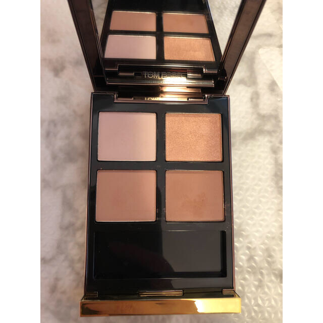 TOM FORD(トムフォード)のTOMFORD 31 SOUS LE SABLE 中古品 コスメ/美容のベースメイク/化粧品(アイシャドウ)の商品写真