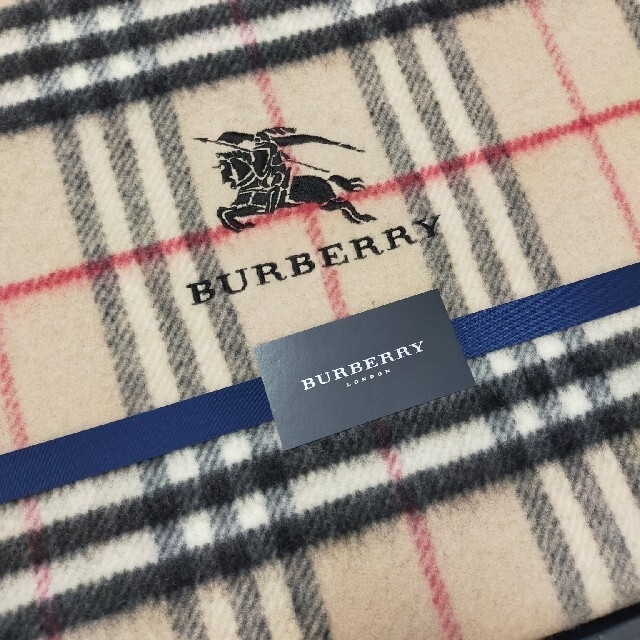 BURBERRY(バーバリー)のバーバリー ウール 100% 毛布 ノバチェック 140×200㎝ BURBE インテリア/住まい/日用品の寝具(毛布)の商品写真