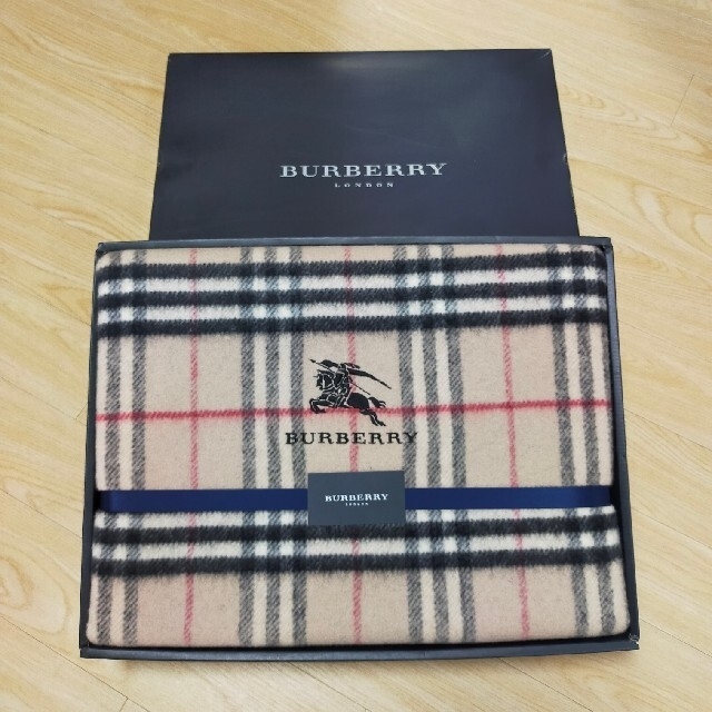 BURBERRY(バーバリー)のバーバリー ウール 100% 毛布 ノバチェック 140×200㎝ BURBE インテリア/住まい/日用品の寝具(毛布)の商品写真