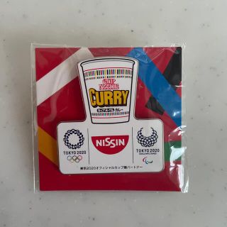 ニッシンショクヒン(日清食品)の日清カップヌードル　ピンバッジ　カレー(バッジ/ピンバッジ)