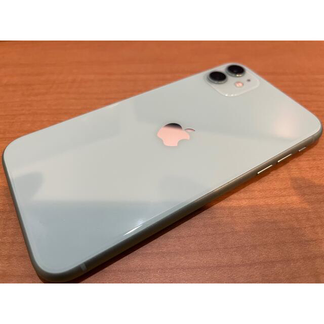 Apple(アップル)の【値引き中】iPhone 11 128GB SIMフリー　グリーン スマホ/家電/カメラのスマートフォン/携帯電話(スマートフォン本体)の商品写真