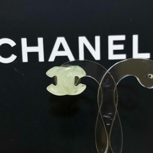 CHANEL(シャネル)のシャネル　ピアス　片方　ココマーク　クリア　翡翠　ヒスイ　金　グリーン　片耳　☆ レディースのアクセサリー(ピアス)の商品写真