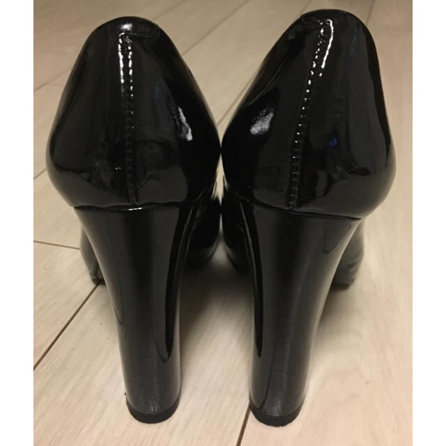 NINE WEST(ナインウエスト)の【美品】23cm NINE WEST ナインウエスト エナメルパンプス ブラック レディースの靴/シューズ(ハイヒール/パンプス)の商品写真