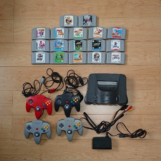 NINTENDO 64(ニンテンドウ64)のNintendo64 本体・コード・コントローラー4個・ソフト17点セット エンタメ/ホビーのゲームソフト/ゲーム機本体(家庭用ゲーム機本体)の商品写真