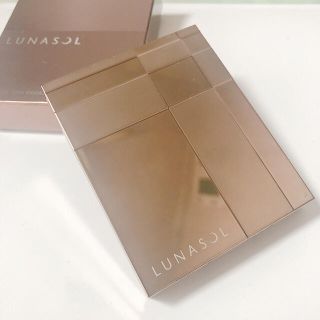 ルナソル(LUNASOL)の《ルナソル》スキンモデリングアイズ 01 ベージュブラウン 箱あり(アイシャドウ)