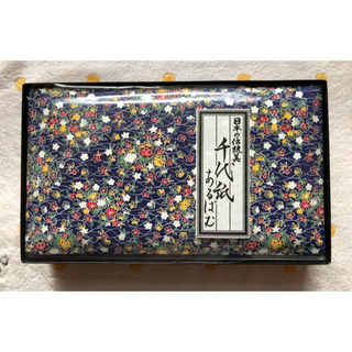 日本の伝統美　千代紙あるばむ　　写真アルバム（同じ柄の箱付）(アルバム)