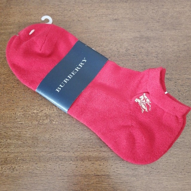 BURBERRY(バーバリー)のバーバリー 靴下 スポーツ丈 赤色 レディースのレッグウェア(ソックス)の商品写真