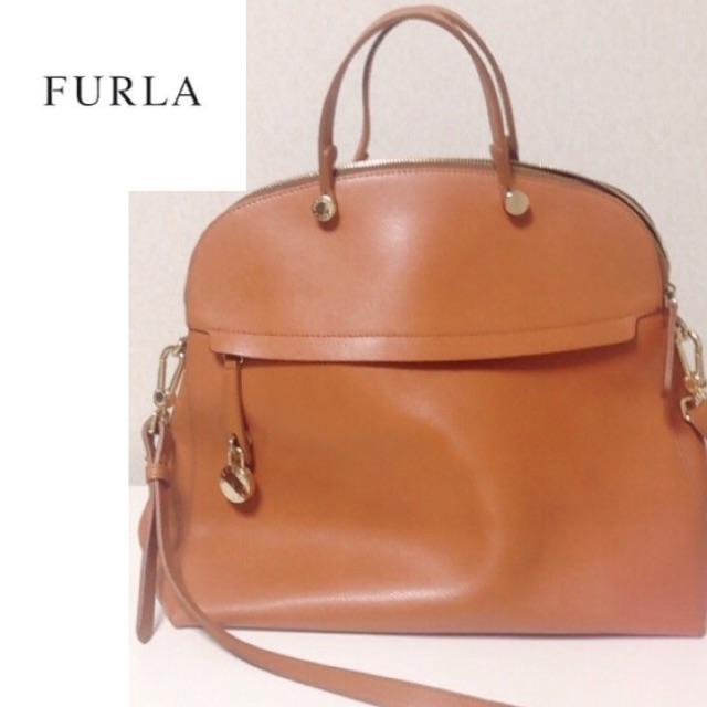 美品 フルラ パイパーL キャメル