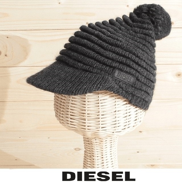 DIESEL(ディーゼル)のDIESELつば付きニット帽 レディースの帽子(ニット帽/ビーニー)の商品写真