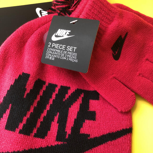 NIKE(ナイキ)の新品 NIKE ニット帽 手袋 セット 帽子 ナイキ キッズ/ベビー/マタニティのこども用ファッション小物(帽子)の商品写真