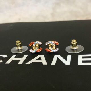 シャネル(CHANEL)のシャネル　ピアス　ミニ　ココマーク　マルチカラー　ストーン　ゴールド　金　3 ☆(ピアス)