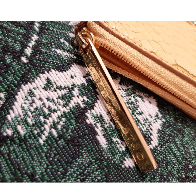 ATAO(アタオ)のATAO リモ　パイソン　サフランイエロー レディースのファッション小物(財布)の商品写真