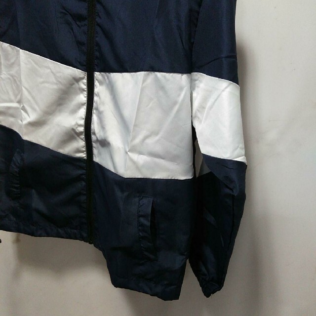 新品・おとこのこ・140センチ　ラスト1点★　軽量　パーカー　140ネイビー4 キッズ/ベビー/マタニティのキッズ服男の子用(90cm~)(ジャケット/上着)の商品写真