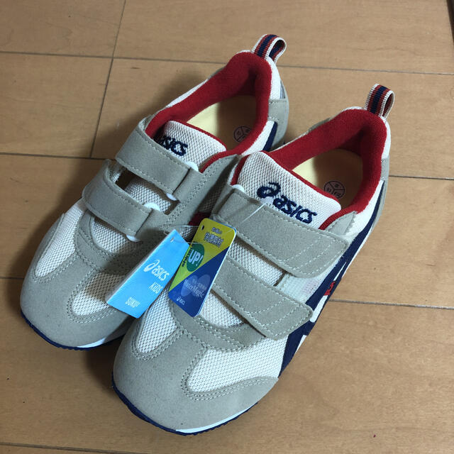 asics(アシックス)の新品　アシックス☆スクスク☆21.0cm キッズ/ベビー/マタニティのキッズ靴/シューズ(15cm~)(スニーカー)の商品写真