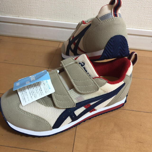 asics(アシックス)の新品　アシックス☆スクスク☆21.0cm キッズ/ベビー/マタニティのキッズ靴/シューズ(15cm~)(スニーカー)の商品写真