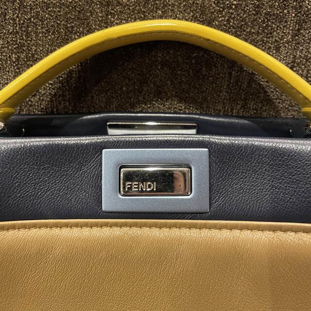 FENDI(フェンディ)のフェンディ　FENDI ミニピーカブー レディースのバッグ(ショルダーバッグ)の商品写真