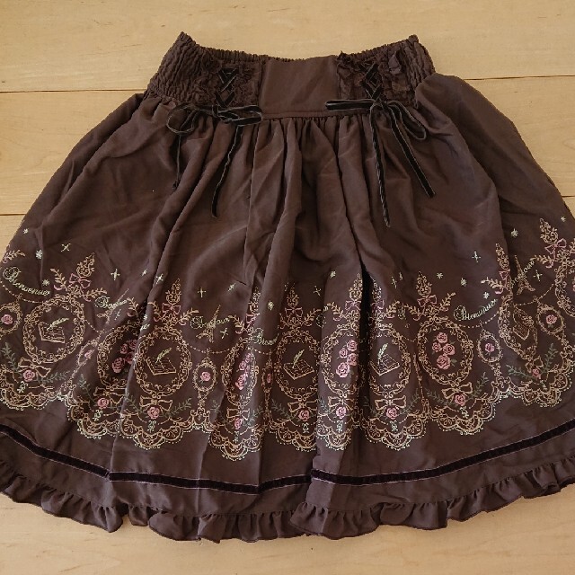 axes femme(アクシーズファム)のaxes femme アクシーズファム 刺繍スカート ブラウン茶色 レディースのスカート(ひざ丈スカート)の商品写真