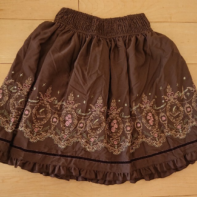 axes femme(アクシーズファム)のaxes femme アクシーズファム 刺繍スカート ブラウン茶色 レディースのスカート(ひざ丈スカート)の商品写真