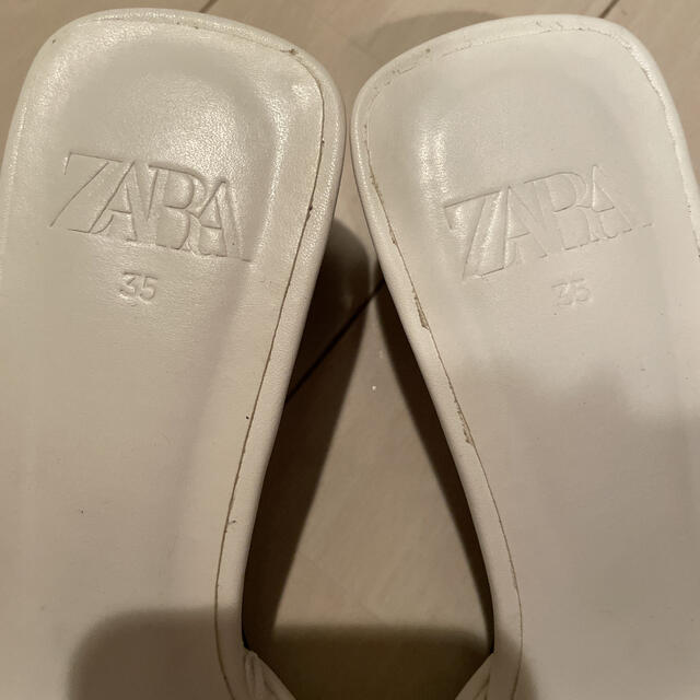 ZARA(ザラ)のみほ様専用　　ZARA ブロックヒールサンダル　ホワイト　サイズ35 レディースの靴/シューズ(サンダル)の商品写真