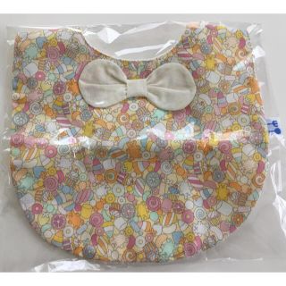 【新品未使用】クリームシャンティ　スタイ(ベビースタイ/よだれかけ)