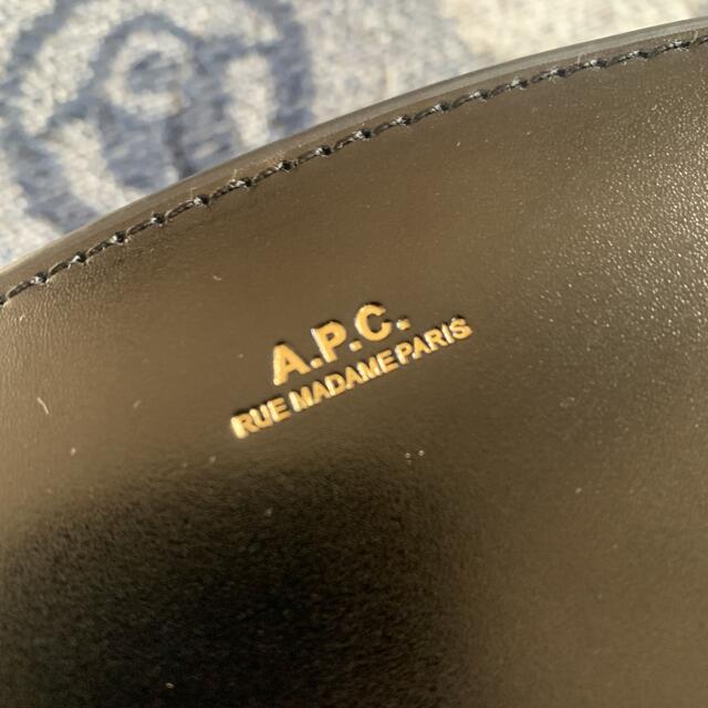 A.P.C(アーペーセー)のアーペーセーA.P.C. ショルダーバッグ ハーフムーン  美品　値下げ レディースのバッグ(ショルダーバッグ)の商品写真