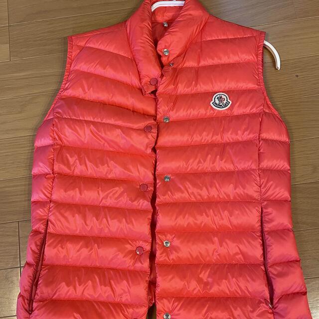 MONCLER(モンクレール)のモンクレール　ダウンベスト レディースのジャケット/アウター(ダウンベスト)の商品写真