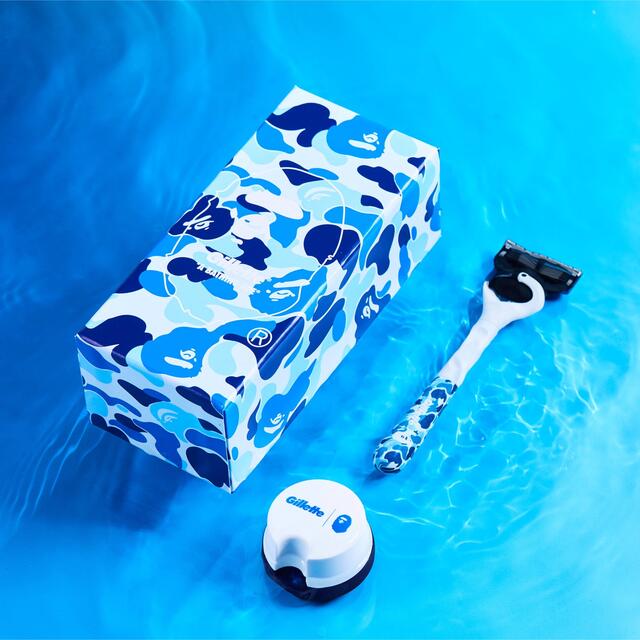 A BATHING APE(アベイシングエイプ)のBAPE × Gillette限定版カミソリセット 2個 エイプ 髭剃り コスメ/美容のシェービング(カミソリ)の商品写真