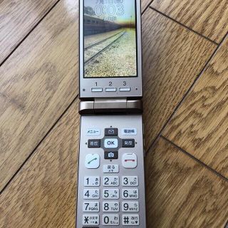 キョウセラ(京セラ)のKYOCERA かんたんケータイ KYF32 ゴールド(携帯電話本体)