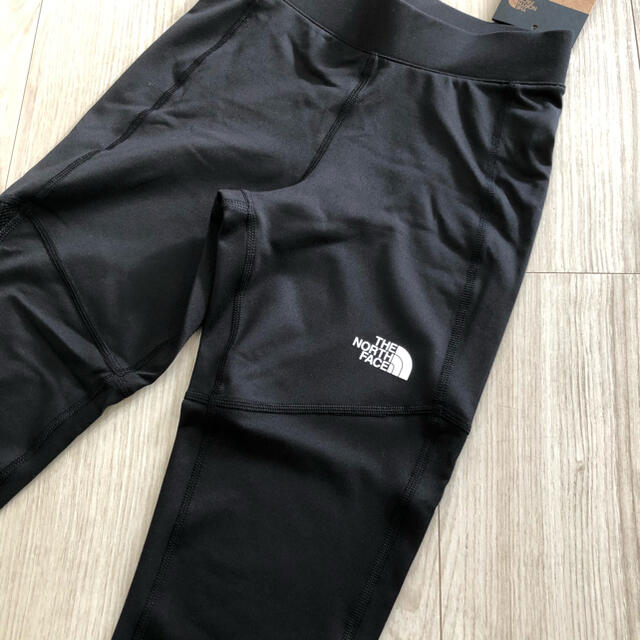 THE NORTH FACE(ザノースフェイス)の【海外限定】　ノースフェイス　レディース　トレーニング　レギンス　ブラック レディースのレッグウェア(レギンス/スパッツ)の商品写真