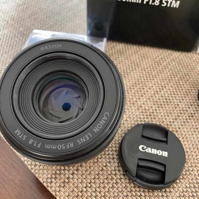 Canon RF50mm F1.8 STM 純正レンズフードES-65B 付き Canon RF50mm F1.8 STM 純正レンズフードES-65B 付き