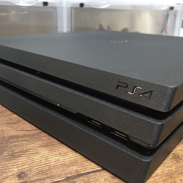 PlayStation4(プレイステーション4)のPS4Pro CUH-7200BB01 1TB エンタメ/ホビーのゲームソフト/ゲーム機本体(家庭用ゲーム機本体)の商品写真