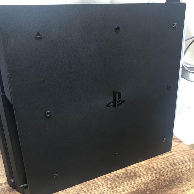 PlayStation4(プレイステーション4)のPS4Pro CUH-7200BB01 1TB エンタメ/ホビーのゲームソフト/ゲーム機本体(家庭用ゲーム機本体)の商品写真