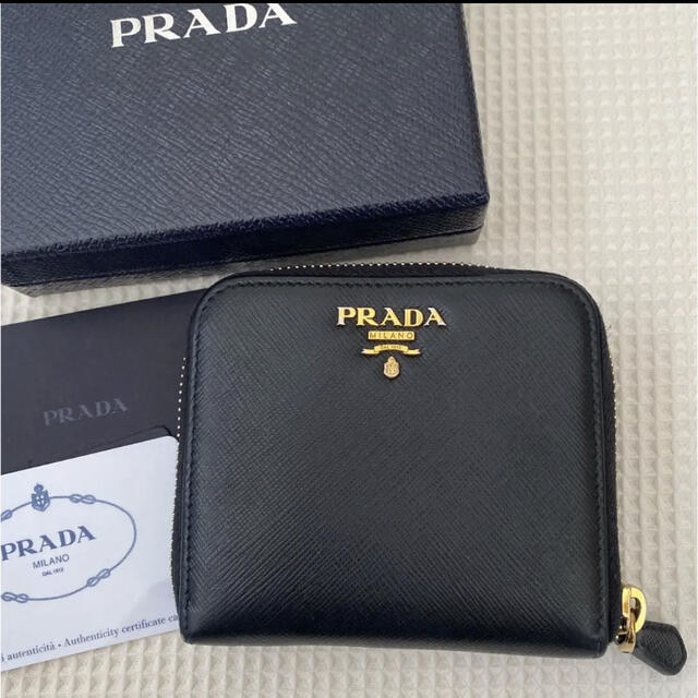 PRADA(プラダ)のkao様専用　PRADA プラダ　サフィアーノ　二つ折り財布 レディースのファッション小物(財布)の商品写真