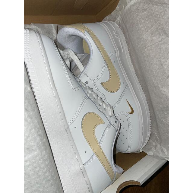 NIKE AIR FORCE1 '07 essential gold レディースの靴/シューズ(スニーカー)の商品写真