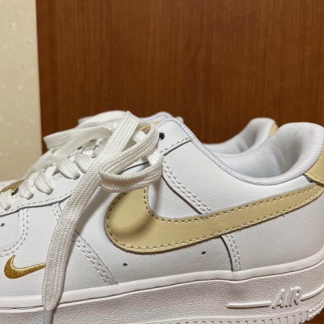 NIKE AIR FORCE1 '07 essential gold レディースの靴/シューズ(スニーカー)の商品写真