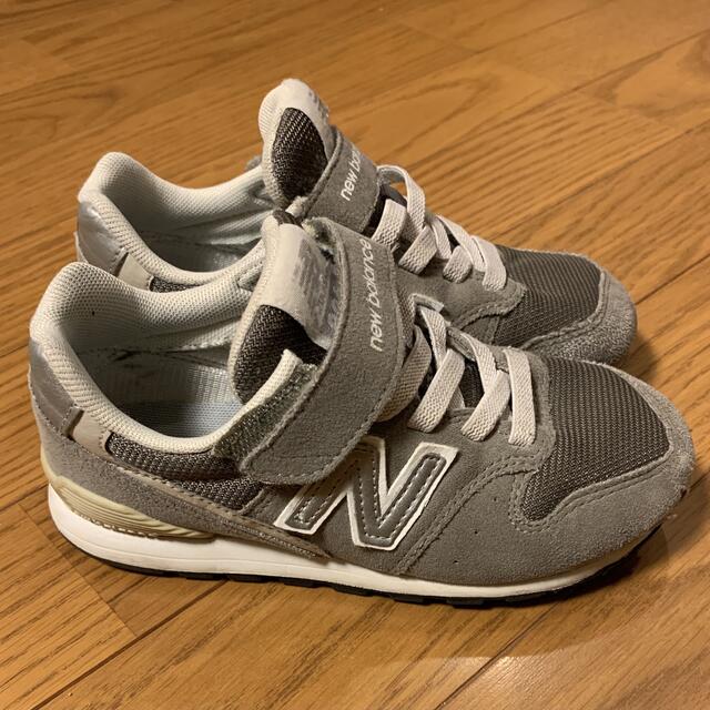 New Balance(ニューバランス)のnew balance ニューバランス KV996 CWY グレー 18.5cm キッズ/ベビー/マタニティのキッズ靴/シューズ(15cm~)(スニーカー)の商品写真