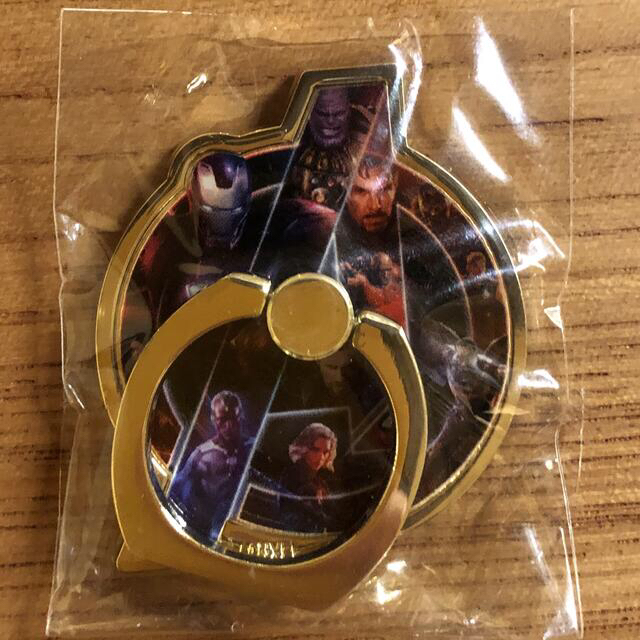 MARVEL(マーベル)のアベンジャーズ  スマホリング　グッズ スマホ/家電/カメラのスマホアクセサリー(その他)の商品写真