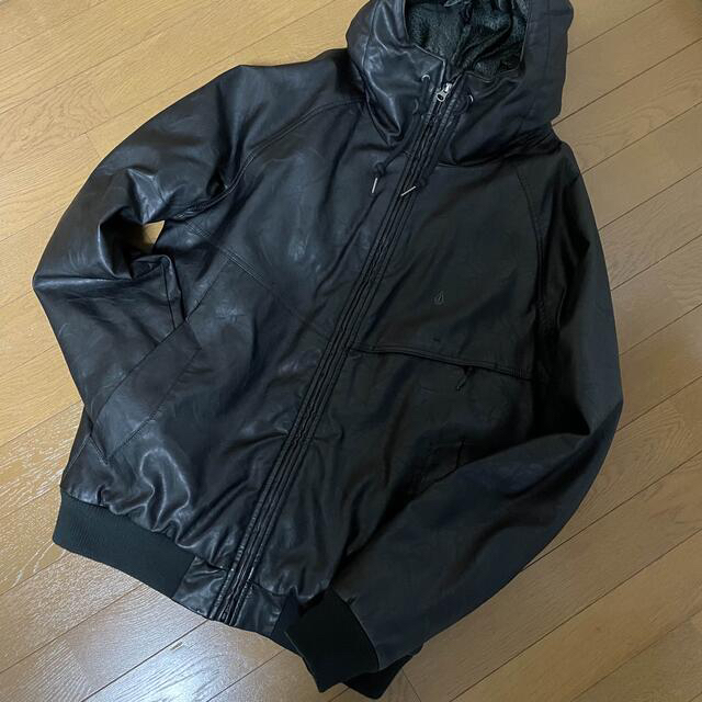 volcom(ボルコム)の美品⭐︎送料込⭐︎VOLCOM レザージャケット　Mサイズ　black メンズのジャケット/アウター(レザージャケット)の商品写真