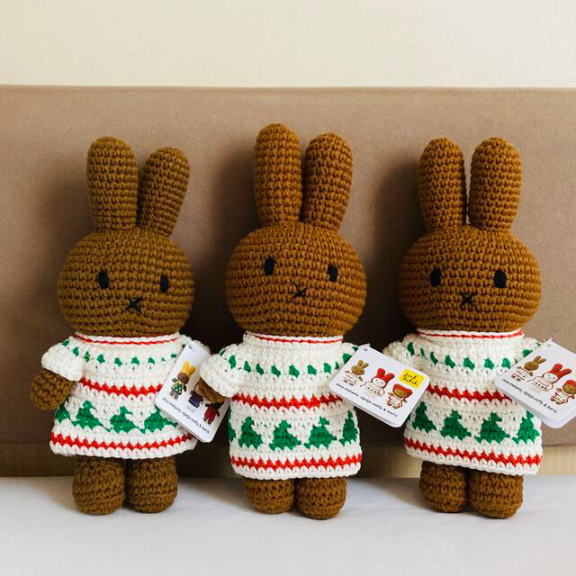 miffy(ミッフィー)のメラニーニーナジャストダッチ【クリスマスワンピース】あみぐるみ★着せ替え可 ハンドメイドのぬいぐるみ/人形(あみぐるみ)の商品写真