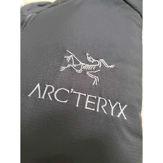 新品ARC'TERYX アトムLTフーディー　S　型番24108　ノースフェイス 1