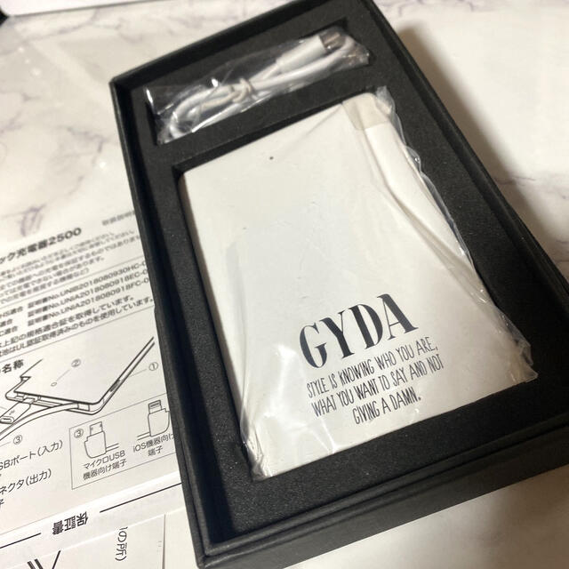 GYDA(ジェイダ)のGYDA 充電器 リチウム バッテリー スリム ノベルティ スマホ/家電/カメラのスマートフォン/携帯電話(バッテリー/充電器)の商品写真