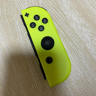 ニンテンドースイッチ(Nintendo Switch)のジョイコン ネオンイエロー(家庭用ゲーム機本体)