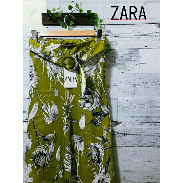 ZARA(ザラ)の【新品未使用】ZARA  ロングスカート  ボタニカル柄  花柄 レディースのスカート(ロングスカート)の商品写真