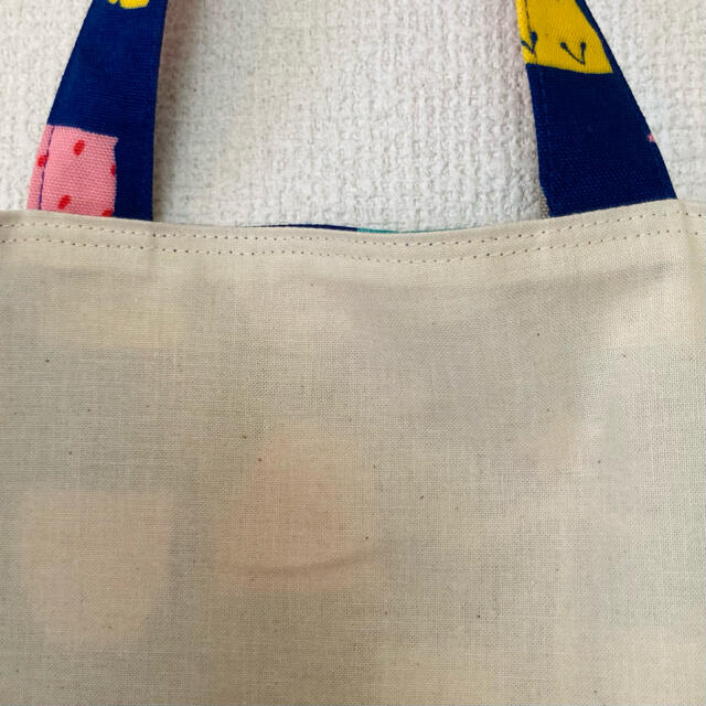 レッスンバッグ[ ブルー 地 に ピンク の天秤 柄]通園通学 ハンドメイドのキッズ/ベビー(バッグ/レッスンバッグ)の商品写真